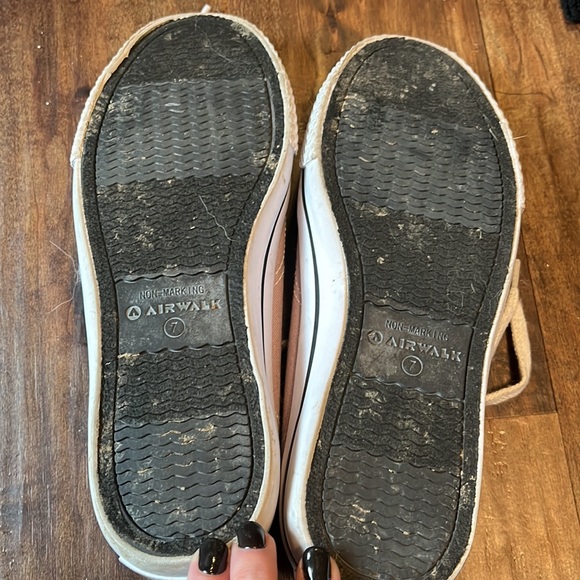 Airwalk Mauve chucks size 7 - Picture 5 of 5